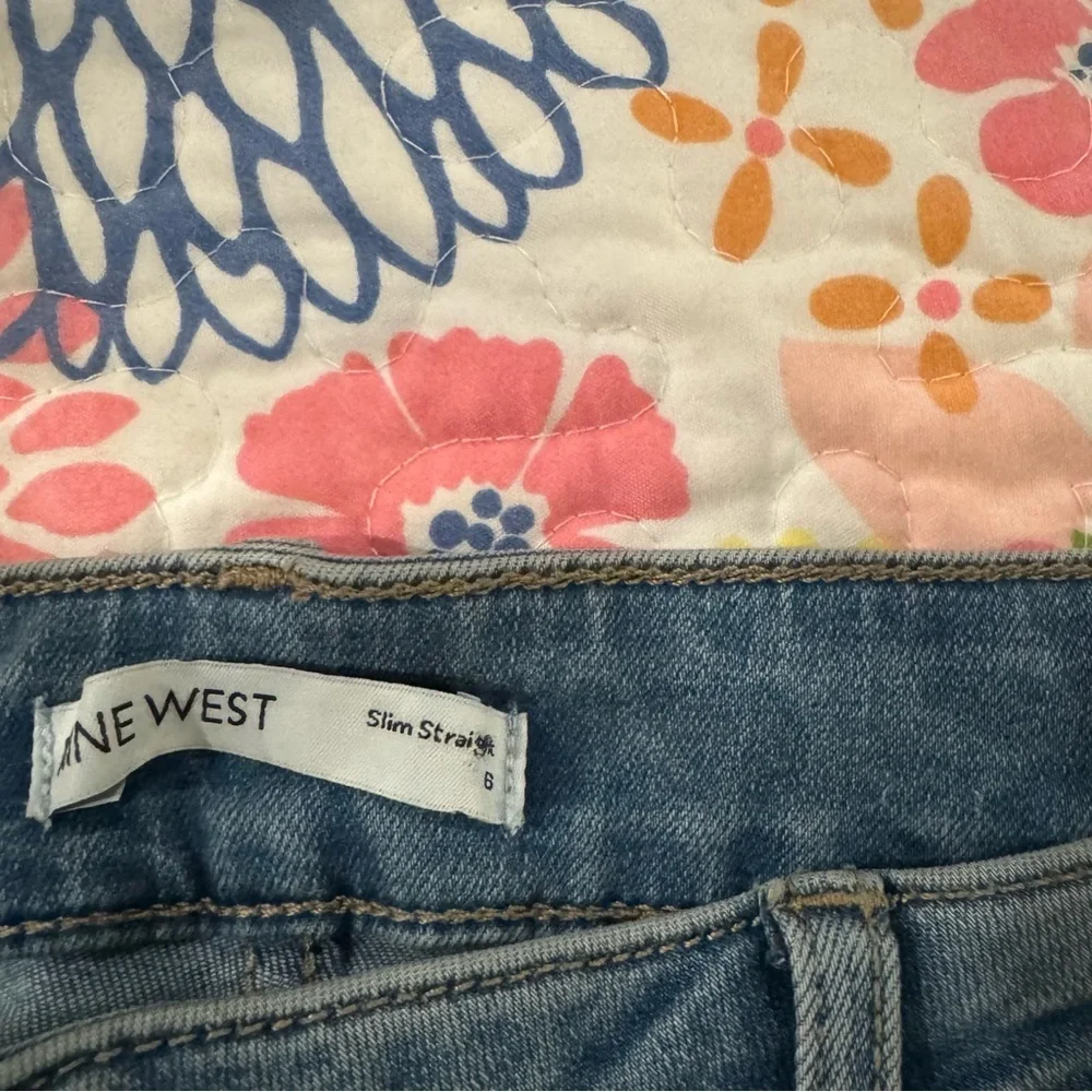 NWT size 6 Nine West slim straight jeans - Picture 4 of 4